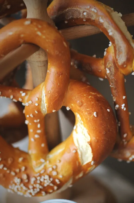 Bretzels sur leur présentoir